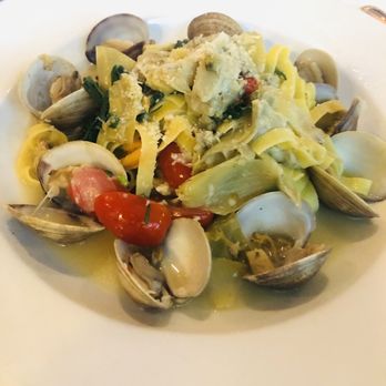 kitchen - Clams over linguine - New American Near Me - Palm Beach Gardens, Florida kitchen - Clams over linguine - New American Near Me - Palm Beach Gardens, Florida