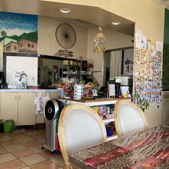 Mae Sai Thai Food - Interior is welcoming. Each table is decorated. - Thai Near Me - Temecula, California