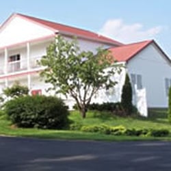 Lucky Stars Country Kennels LLC - Main kennel building built in 2000.