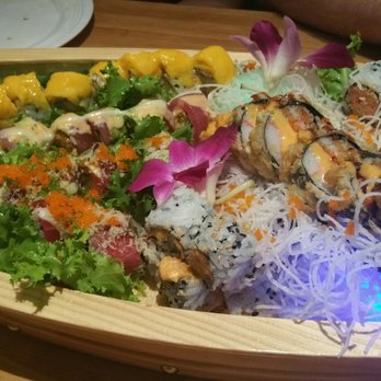Sake Lounge - Sushi Boat! Great for a family of 4/5. - Japanese Near Me - Olathe, Kansas