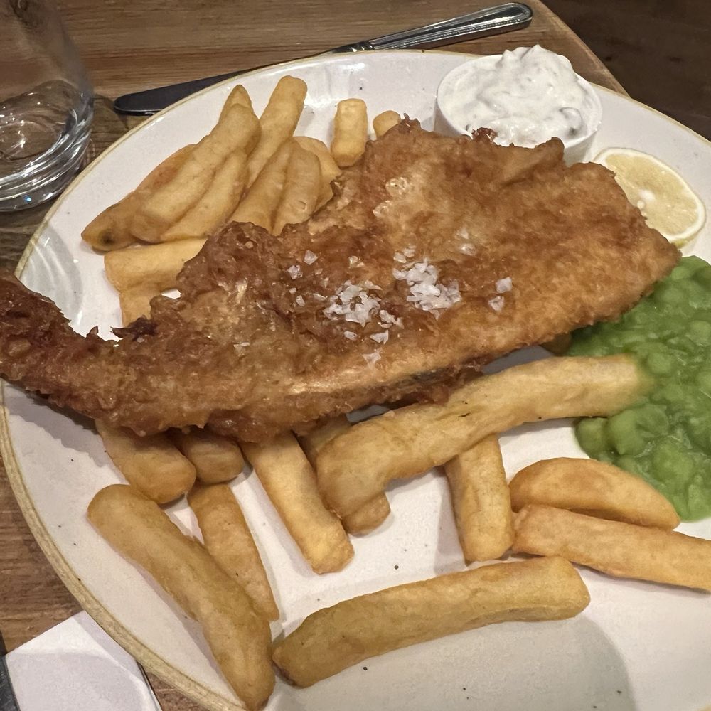 The Feathers - Fish and chips - Pubs Near Me - London, XGL The Feathers - Fish and chips - Pubs Near Me - London, XGL