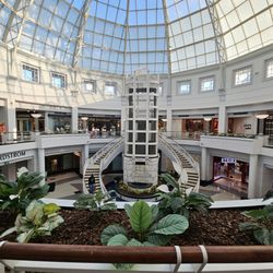Towson Town Center - Center of the mall.