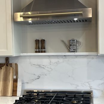 Stone Lab Surfaces - Backsplash with ledge shelf over range - Countertop Installation Near Me - Hamden, Connecticut