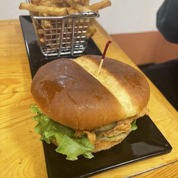 Balanced Rock Cafe - Chicken burger - Cafes Near Me - Manitou Springs, Colorado Balanced Rock Cafe - Chicken burger - Cafes Near Me - Manitou Springs, Colorado