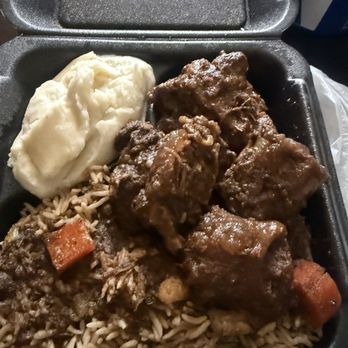 Fi Mi Pot - Oxtails, rice and beans and mashed potatoes - Caribbean Near Me - Fort Oglethorpe, Georgia Fi Mi Pot - Oxtails, rice and beans and mashed potatoes - Caribbean Near Me - Fort Oglethorpe, Georgia