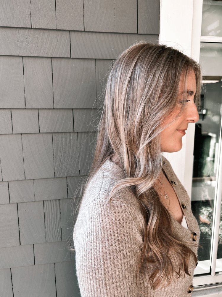 Alexa Delaney Hair at XOXO Logo
