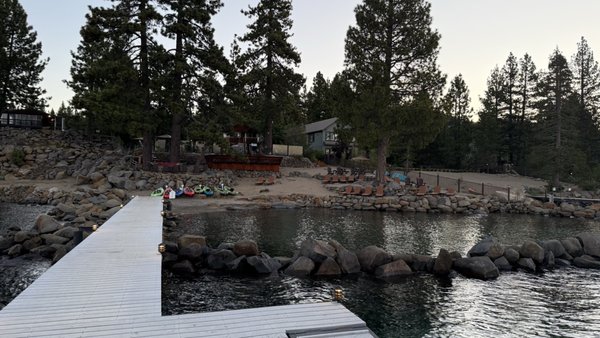 Red Wolf Lakeside Lodge by null