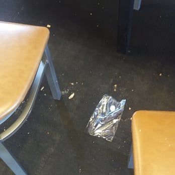 Carl's Jr - It wasn't busy so they could have cleaned - Fast Food Near Me - Montebello, California