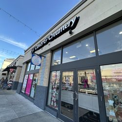 Lil’ Cakes And Creamery