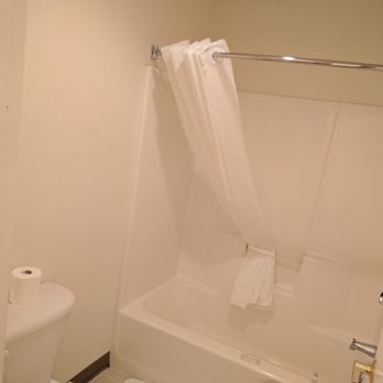 Sugarloaf Mountain Motel - Basic, but very clean bathroom - Hotels Near Me - Bend, Oregon