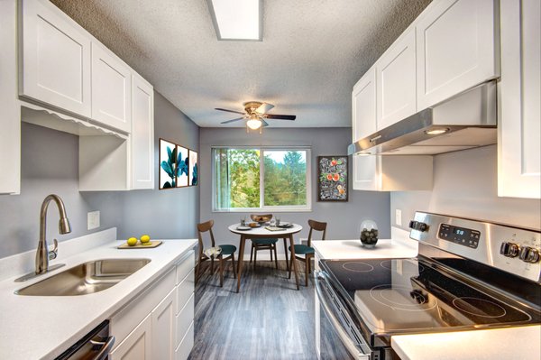 Inglewood Forest Apartments, 16636 Juanita Dr NE, Kenmore