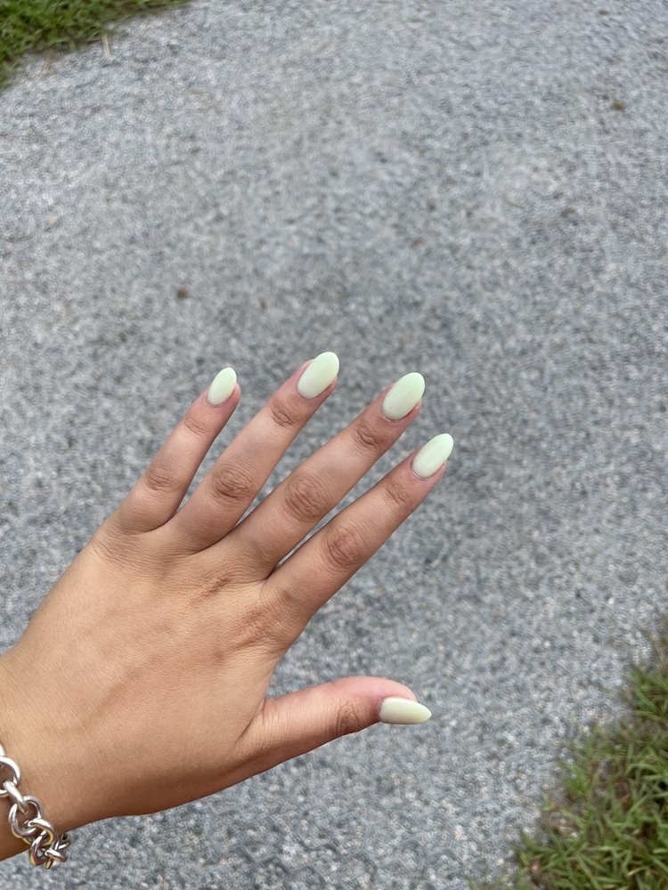 Glamour Nails & Spa Logo