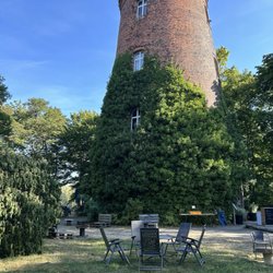 Bar im Wasserturm - Bar im Wasserturm vorne Sonnenseite