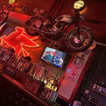 Kelly's Olympian - Bar side - Dive Bars Near Me - Portland, Oregon Kelly's Olympian - Bar side - Dive Bars Near Me - Portland, Oregon