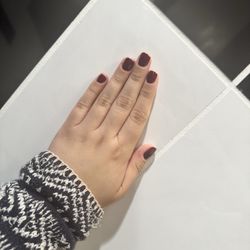 Luxe Nail Bar - DND 62, strawberry wine.