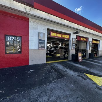 Jiffy Lube - Shop front - Oil Change Stations Near Me - Miami, Florida Jiffy Lube - Shop front - Oil Change Stations Near Me - Miami, Florida