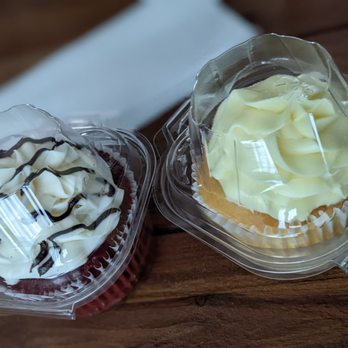 Malson's BBQ - Red Velvet and Lemon Cupcakes - Southern Near Me - Kingsland, Georgia