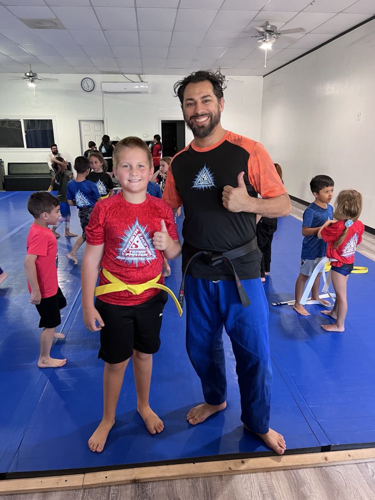 Strength and Honor MMA Logo