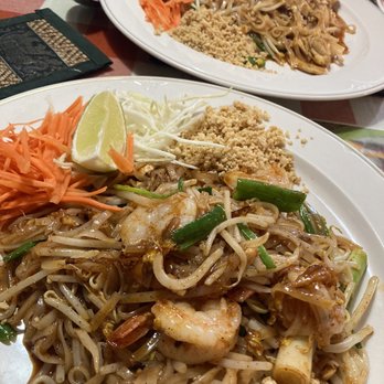 M Thai Kitchen - Shrimp and chicken pad thai - Thai Near Me - Edgewater, Maryland