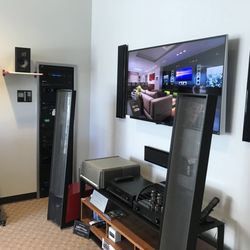 The Colonnade Mall - Martin Logan and Parasound high end stereo set up in Pasadena, Los Angeles