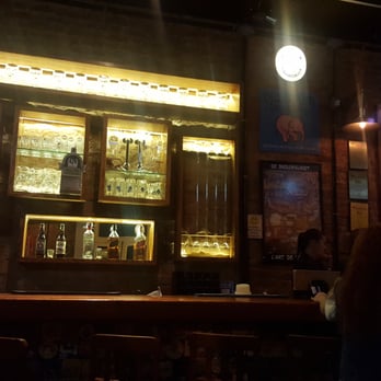 Botto Bar - ótimo ambiente, 20 torneiras de chopp artesanais e rock n roll - Pubs Near Me - Rio de Janeiro, RJ