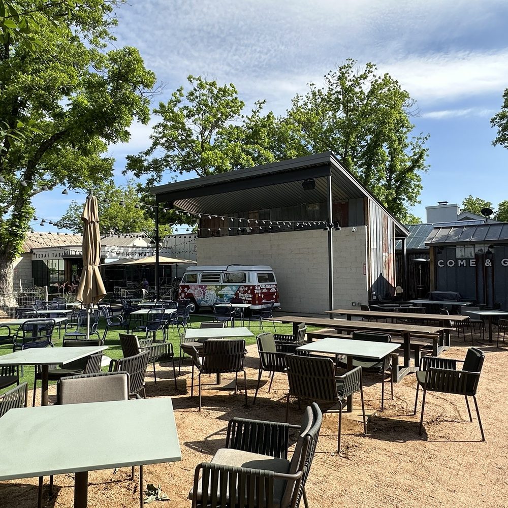 Hill & Vine - Exterior seating 5/2025 - Cocktail Bars Near Me - Fredericksburg, Texas