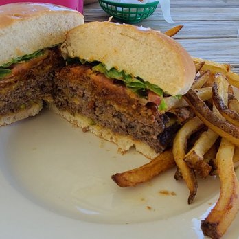 Big Mike's Burger Shoppe - 1Lb chilli cheeseburger with everything on it (lettuce onion pickle tomato mayo ketchup yup yup yuuuup) - Burgers Near Me - Petersburg, Virginia
