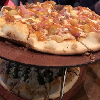 Bear Street Tavern - Pizza Near Me - Banff, Alberta Bear Street Tavern - Pizza Near Me - Banff, Alberta