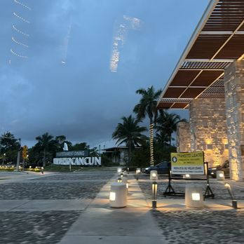 Renaissance Cancun Resort & Marina - Entrance to puerto Cancun - Hotels Near Me - Cancún, ROO
