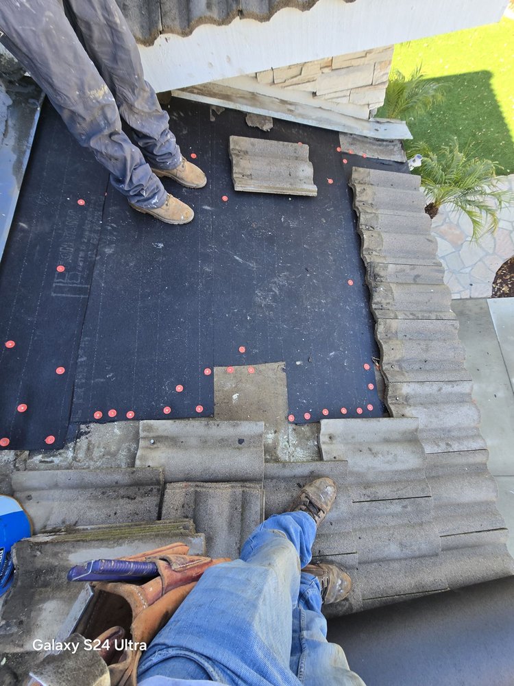 Slide of Hernandez Roofing