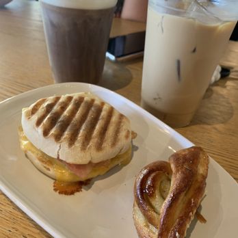 West Pecan Coffee + Beer - Bees knees, Strawberry shortcake latte, breakfast sandwich, honey lavender pastry - Bars Near Me - Pflugerville, Texas West Pecan Coffee + Beer - Bees knees, Strawberry shortcake latte, breakfast sandwich, honey lavender pastry - Bars Near Me - Pflugerville, Texas