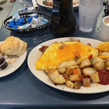 Mama K's Diner - Shindig Omelet with fresh warmed biscuits - Diners Near Me - Visalia, California Mama K's Diner - Shindig Omelet with fresh warmed biscuits - Diners Near Me - Visalia, California