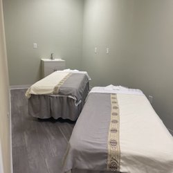 The Rainforest Day Spa - The couple's room is clean, tidy and beautiful