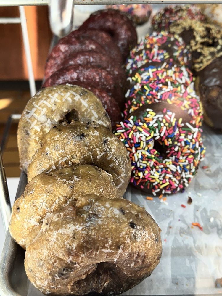 CHUCK’S DONUTS Updated October 2024 190 Photos & 240 Reviews 641