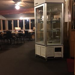 R & R Lounge - Dining Room, 11pm on a Thursday.