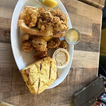 Chowder Heads - Fried Oyster sandwich - Seafood Near Me - Jupiter, Florida