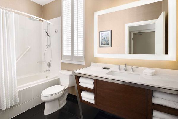 Hilton Vancouver Downtown by null