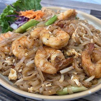 Saraya Thai Cuisine - Pad Thai with shrimp - Thai Near Me - Burbank, California