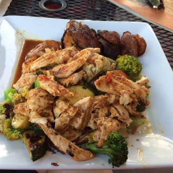 Mambos Cafe - Chicken fajitas with plantains, yum! - Latin American Near Me - Glendale, California