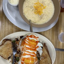 Willalby's Cafe - Grits eggs toast