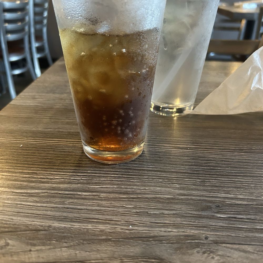 The guy behind the bar says they're cokes come with little syrup at their establishment .