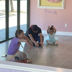 Tutu School Brentwood - Warming up with miss skyler