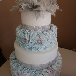 Chocolate Dreams and Sweet Things - A display cake. WOW