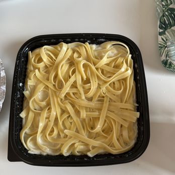 Bella Pasta - Fettuccine Alfredo - Italian Near Me - Pawtucket, Rhode Island