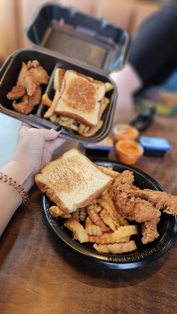 ZAXBY’S CHICKEN FINGERS & BUFFALO WINGS Updated June 2024 42 Photos & 14 Reviews 2825 E