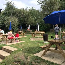 The Catherine Wheel at Bibury - Garden seating
