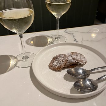 Bancone - Cannoli - Italian Near Me - London, XGL