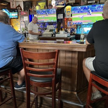 Bringer Inn - Bar - Bars Near Me - Morton Grove, Illinois