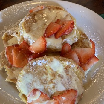 Back Country Cafe - Marscapone Strawberry French toast - American Near Me - Killington, Vermont