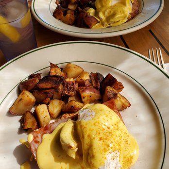 Wagon Wheel Coffee Shop - a split Eggs Benedict breakfast with ham and marinated artichoke hearts to share - Breakfast & Brunch Near Me - Carmel, California Wagon Wheel Coffee Shop - a split Eggs Benedict breakfast with ham and marinated artichoke hearts to share - Breakfast & Brunch Near Me - Carmel, California